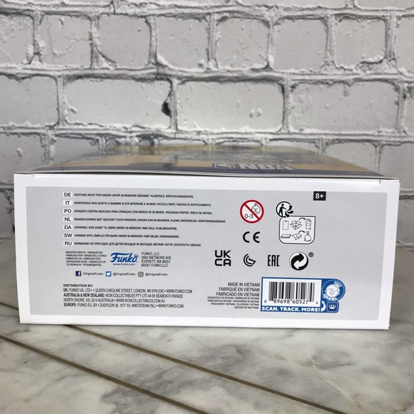 Funko POP! NBA Trading Cards: Golden State Warriors Stephen Curry Vinyl Figure - Picture 5 of 7